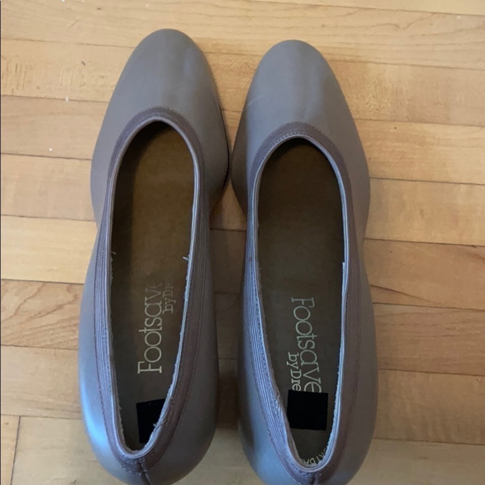 Taupe Footsaver by Drew heels​​​​​​​​​​​​​​​